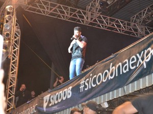 Show do cantor marcou primeira noite de festa (Foto: Magda Oliveira/ G1)