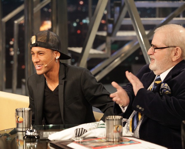 Jô Soares aplaude Neymar durante o programa (Foto: TV Globo/Programa do Jô)