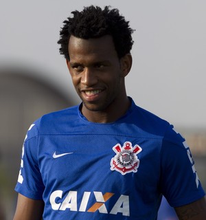 Corinthians pensa a longo prazo e renova com Gil até o fim de 2018