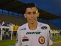 Lateral dedica gol da vitória do Vilhena para a família em São Paulo