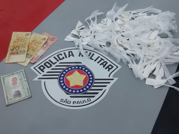 G1 - PM prende suspeitos por tráfico em rua onde aconteceu chacina em Mogi - notícias em Mogi das Cruzes e Suzano G1 - PM prende suspeitos por tráfico em rua onde aconteceu chacina em Mogi - notícias em Mogi das Cruzes e Suzano
