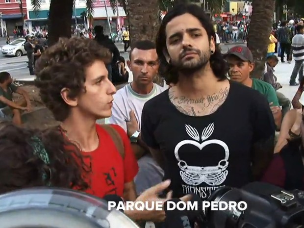 Cantor Lucas, da banda Fresno, apoia manifestação organizada pelo MPL (Foto: Reprodução/TV Globo)