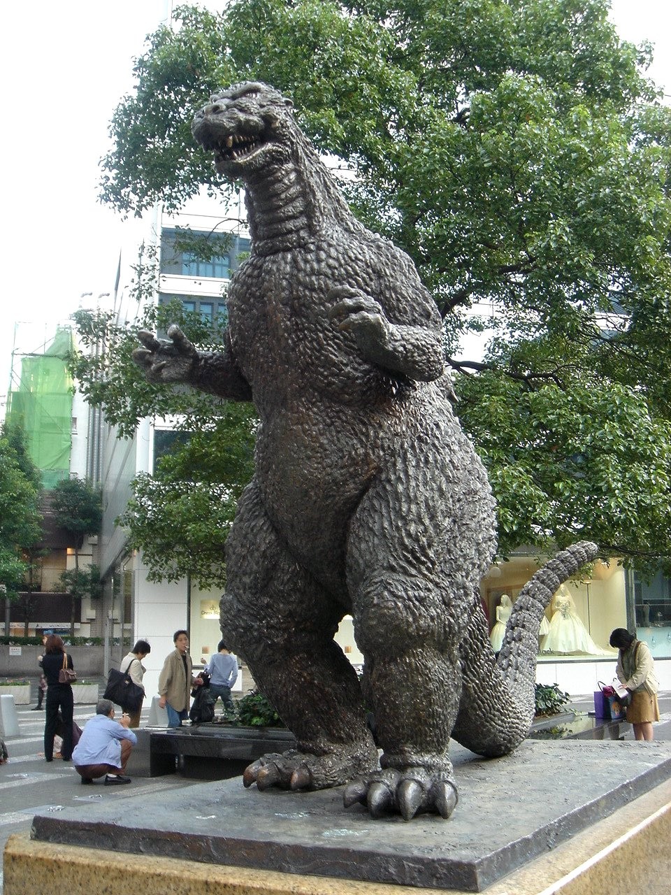  A estátua no bairro de Yurakucho (Foto: wikimedia commons)