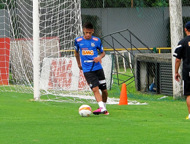 Neymar no treino do Santos (Foto: Marcelo Hazan / Globoesporte.com)