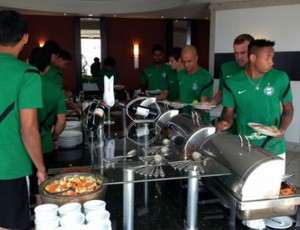 Delegação do Coritiba durante o almoço (Foto: Divulgação / Site oficial do Coritiba)