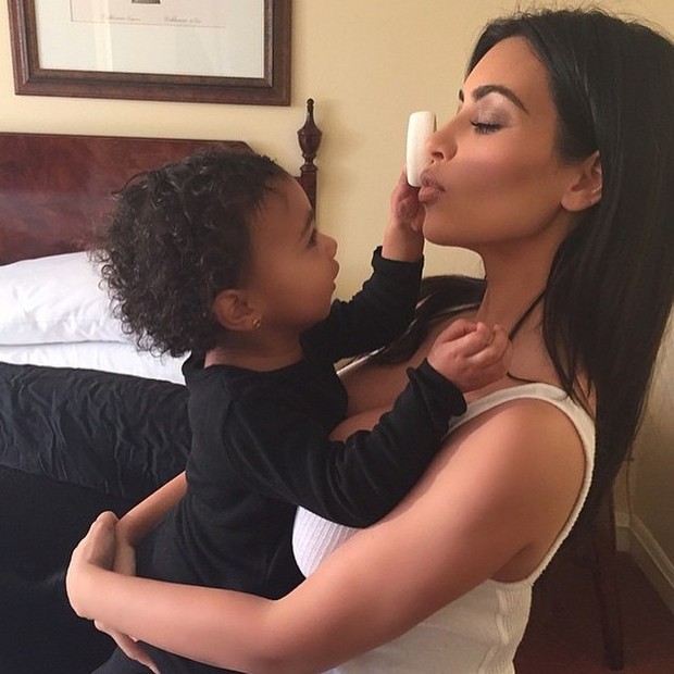Kim Kardashian e a filha, North (Foto: Reprodução/Instagram)