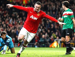Rooney comemora gol do Manchester United contra o Atlético de Bilbao (Foto: AP)