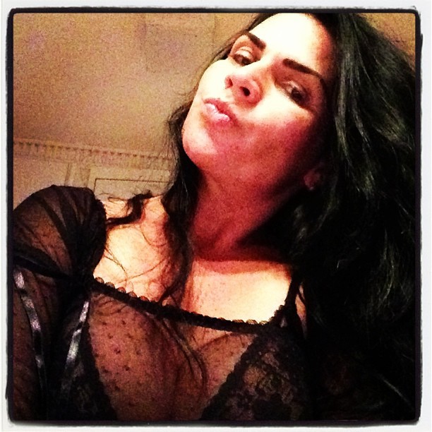 Solange Gomes posa de camisola (Foto: Instagram/ Reprodução)