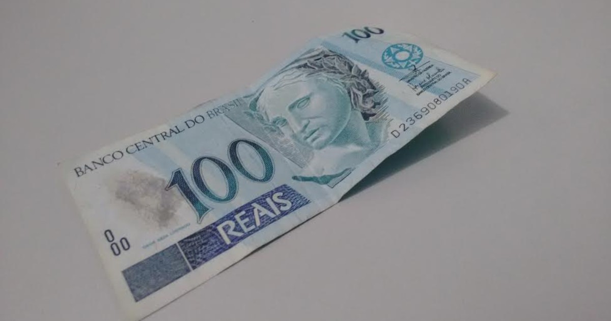 Homem usa nota falsa de R$ 100 para pagar boleto em casa ... - Globo.com