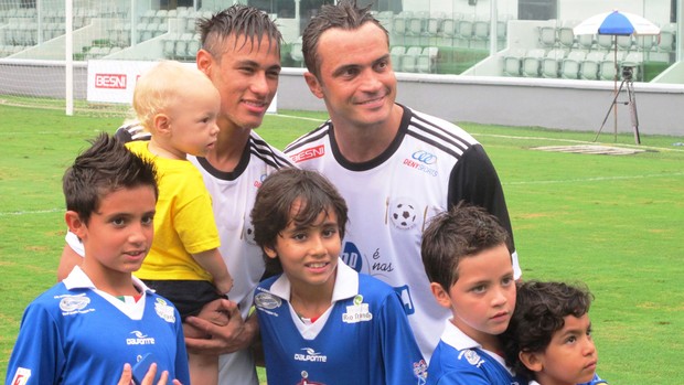 Neymar e Davi Lucca e Falcão, Jogo Beneficente na vila Belmiro (Foto: Marcelo Hazan / Globoesporte.com)