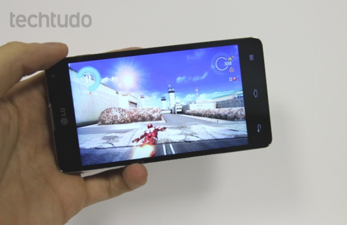 LG G Optimus oferece tela de 4,7 polegadas e processador quad-core (Foto: Elson de Souza/TechTudo)