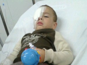 Menino de 3 anos tem olho perfurado em Petrópolis (Foto: Arquivo pessoal)
