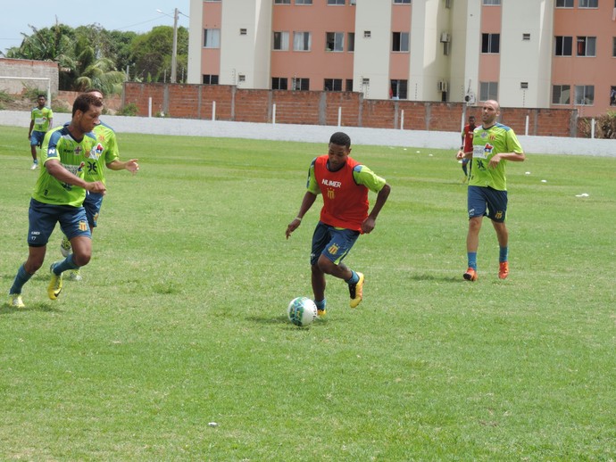 Longe da torcida Sampaio se despede da Série B diante do Goiás