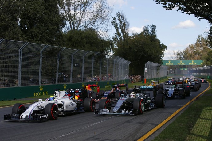 Felipe Massa chegou a passar Lewis Hamilton na largada do GP da Austrália (Foto: Divulgação)