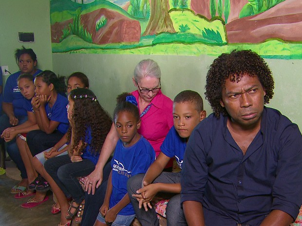 Integrantes da Orquestra de Câmara do Alto da Mina após assalto a ônibus (Foto: Reprodução/TV Globo) Integrantes da Orquestra de Câmara do Alto da Mina após assalto a ônibus (Foto: Reprodução/TV Globo)