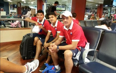 jogadores do Nacional no embarque (Foto: Divulgação / Facebook Oficial) jogadores do Nacional no embarque (Foto: Divulgação / Facebook Oficial)