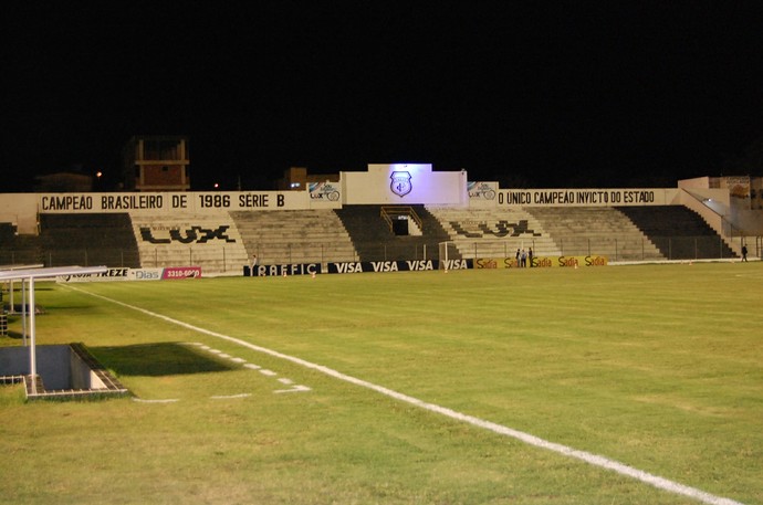 Estádio Presidente Vargas, Treze (Foto: Silas Batista / GloboEsporte.com)