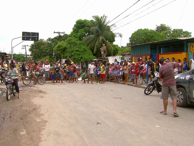 G1 Moradores De Comunidade No Recife Protestam Contra Alagamentos Notícias Em Pernambuco 