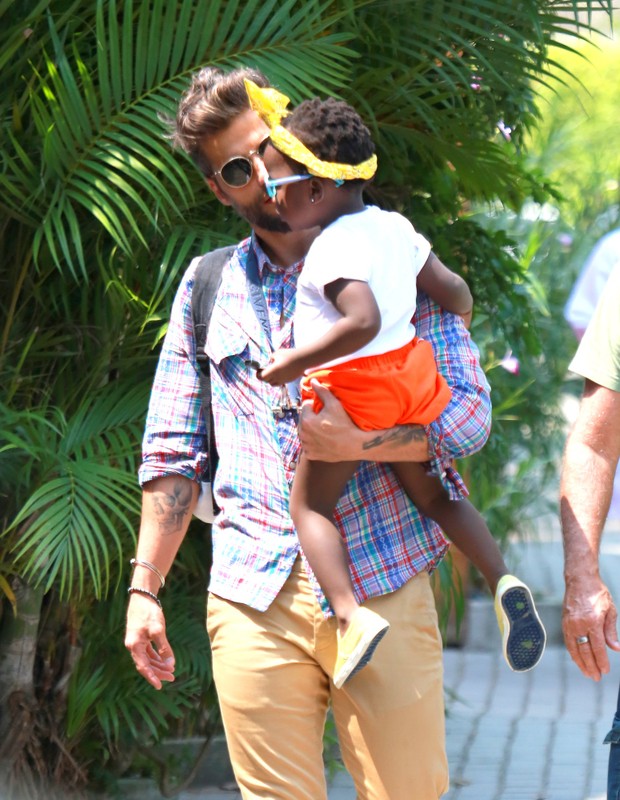 Bruno Gagliasso com Titi (Foto: Agnews)