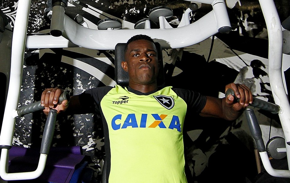 Em boletim de ocorrência, Marcelo é acusado de agressão a ex-namorada