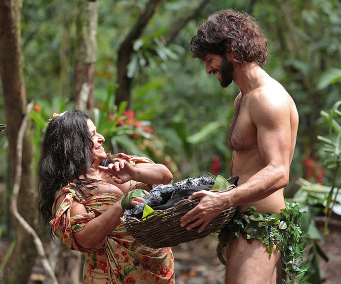 Teodora e Tarzan não escondem interesse um no outro (Foto: Isabella Pinheiro/Gshow)
