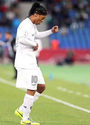 Ronaldinho Gaúcho jogo Atlético-MG contra Guangzhou Evergrande (Foto: EFE)