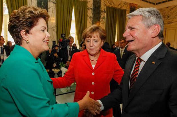 A presidente Dilma Rousseff, durante almoço com chefes de Estado no Rio de Janeiro, antes de ir à final da Copa, no Maracanã (Foto: Reprodução/Blog do Planalto)