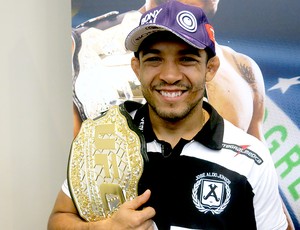 José Aldo cinturão UFC  (Foto: Adriano Albuquerque)