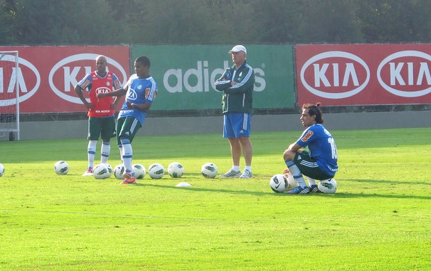 Valdivia, treino Palmeiras (Foto: Diego Ribeiro / Globoesporte.com)