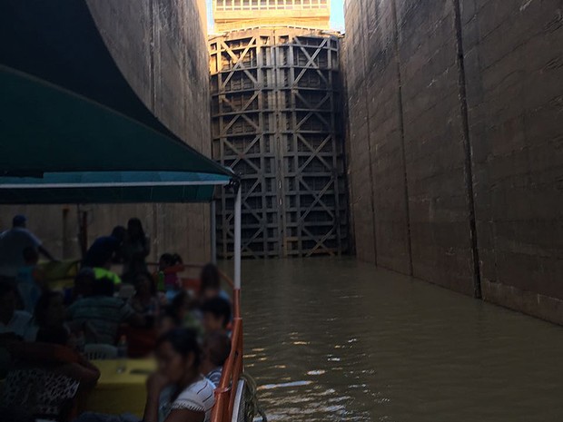 Embarcação ficou presa no Reservatório de Sobradinho, na Bahia (Foto: Arquivo Pessoal)