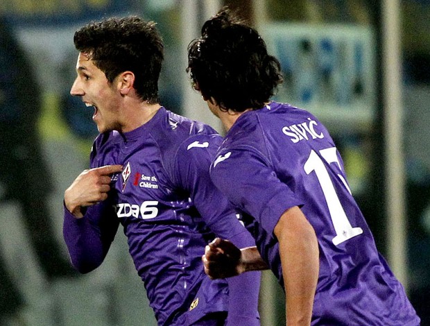 Jovens da Fiorentina comemoram gol anotado na goleada diante da Inter