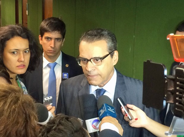 O presidente da Câmara, Henrique Eduardo Alves (PMDB-RN), concede entrevista (Foto: Fernanda Calgaro/G1)