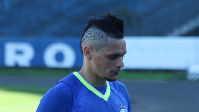 Pará com corte de cabelo "Grêmio"  (Foto: Diego Guichard)