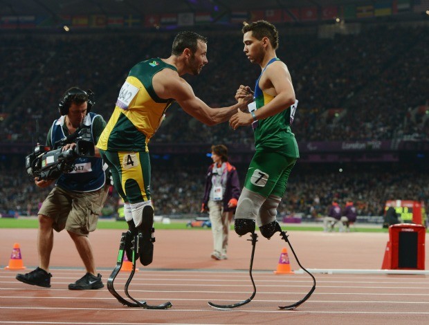 Alan Fonteles e Oscar Pistorius Paralimpíadas 200m (Foto: Getty Images)