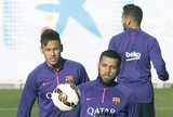 Luis Enrique não fala sobre renovação, mas faz elogios a Daniel Alves Luis Enrique não fala sobre renovação, mas faz elogios a Daniel Alves