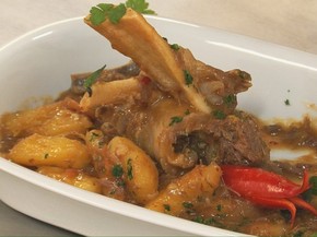 Instrutor De Culinaria Ensina A Preparar Receita De Vaca Atolada Norte E Noroeste G1 Caso a comida queime, basta aquecer um pouco de água na panela e raspar os resíduos com uma espátula de metal. g1 globo