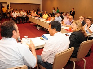 Secretário Ricardo Murad esteve reunido com gestores e técnicos da área de saúde dos dois estados (Foto: Divulgação/Nestor Bezerra)