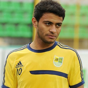 Cleiton Xavier faz exames; anúncio da contratação fica para o sábado