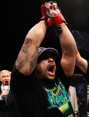 Rafael Feijão festeja a vitória sobre Mike Kyle no Strikeforce (Foto: Adriano Albuquerque - SporTV.com)