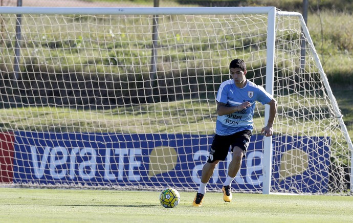 Luis Suárez sorri treino seleção do Uruguai (Foto: Reuters/Andres Stapff) Luis Suárez sorri treino seleção do Uruguai (Foto: Reuters/Andres Stapff)