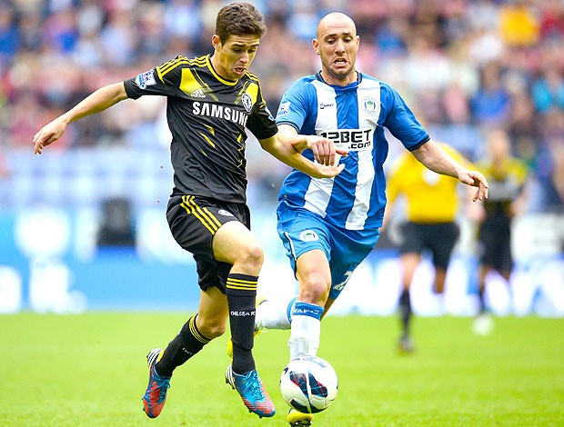 Oscar na partida do Chelsea contra o Wigan (Foto: AFP)