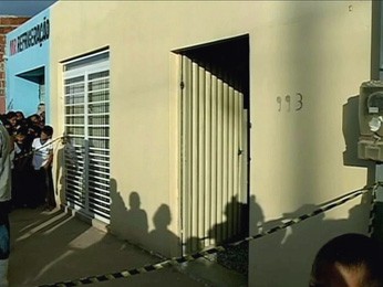 Corpo foi encontrado na fossa da casa em que vítima morava com namorado. (Foto: Reprodução / TV Globo)