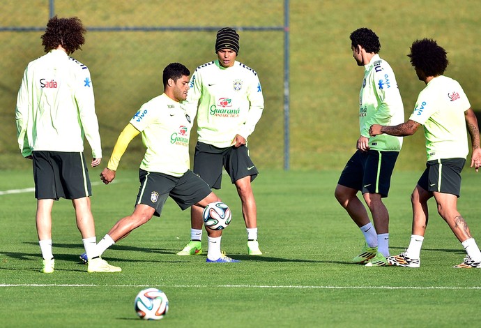 Hulk Treino Brasil Granja (Foto: Gaspar Nbrega / Vipcomm)