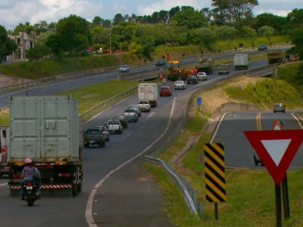 G1 Obras na Rodovia Washington Luís em São Carlos deixam trânsito