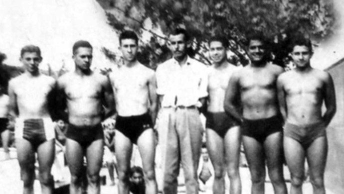 Equipe masculina do Centro de Cultura Física de Uberaba Campeonato Estadual de Natação 1946 (Foto: Hélio Gomes/ Arquivo Pessoal)