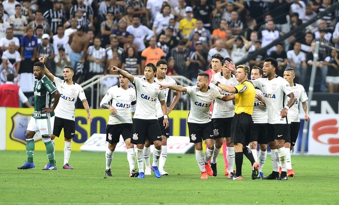 Corinthians: Luxa critica árbitro e lamenta empate