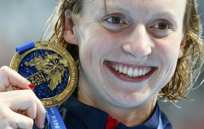 Katie Ledecky bateu o recorde mundial na final dos 800m livre do Mundial de Kazan (Foto: Reuters/Hannibal Hanschke)