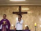 Vídeo mostra Cristiano Araújo cantando durante missa em Goiânia
