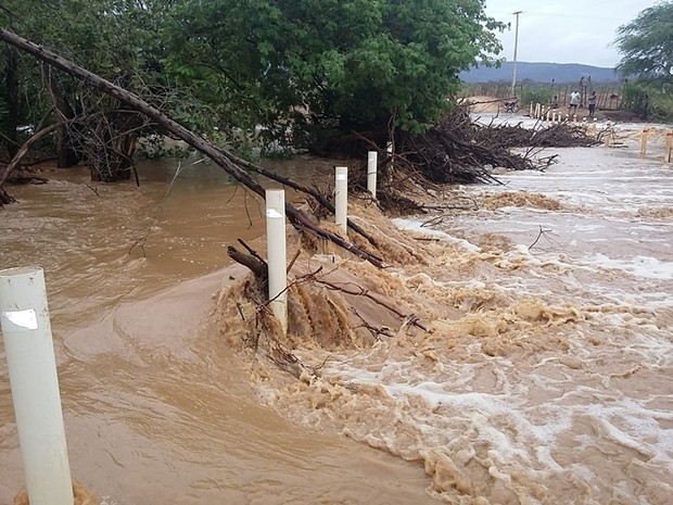 Chuva no DIstrito de Umãs (Foto: Sávio Barros/Arquivo pessoal)