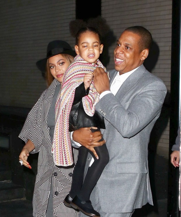 X17 - Jay-Z com Blue Ivy e Beyoncé em Nova York, nos Estados Unidos (Foto: X17online/ Agência)